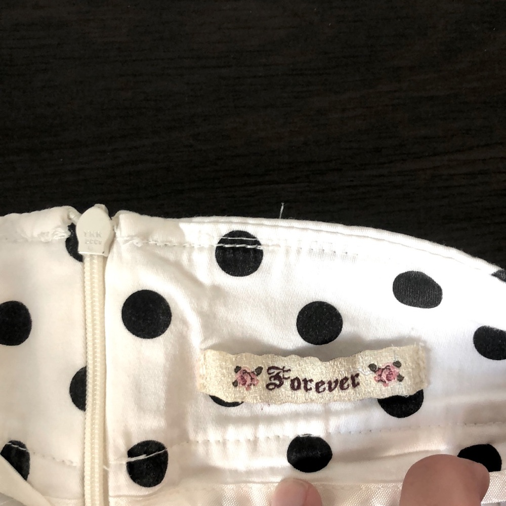 ❌SOLD❌ Forever 21 Black & White Polka Dot Shorts Size Medium - Picture 2 of 12